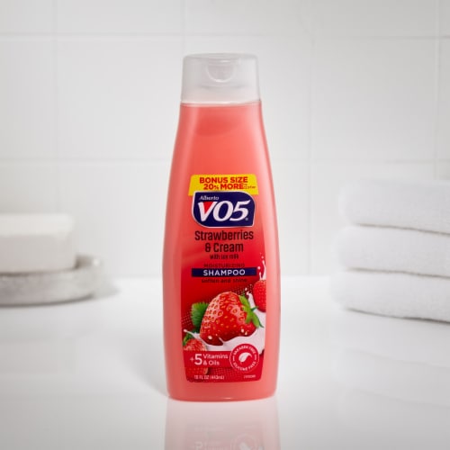 VO5 Strawberries & Cream Moisturizing Shampoo - Shampoo